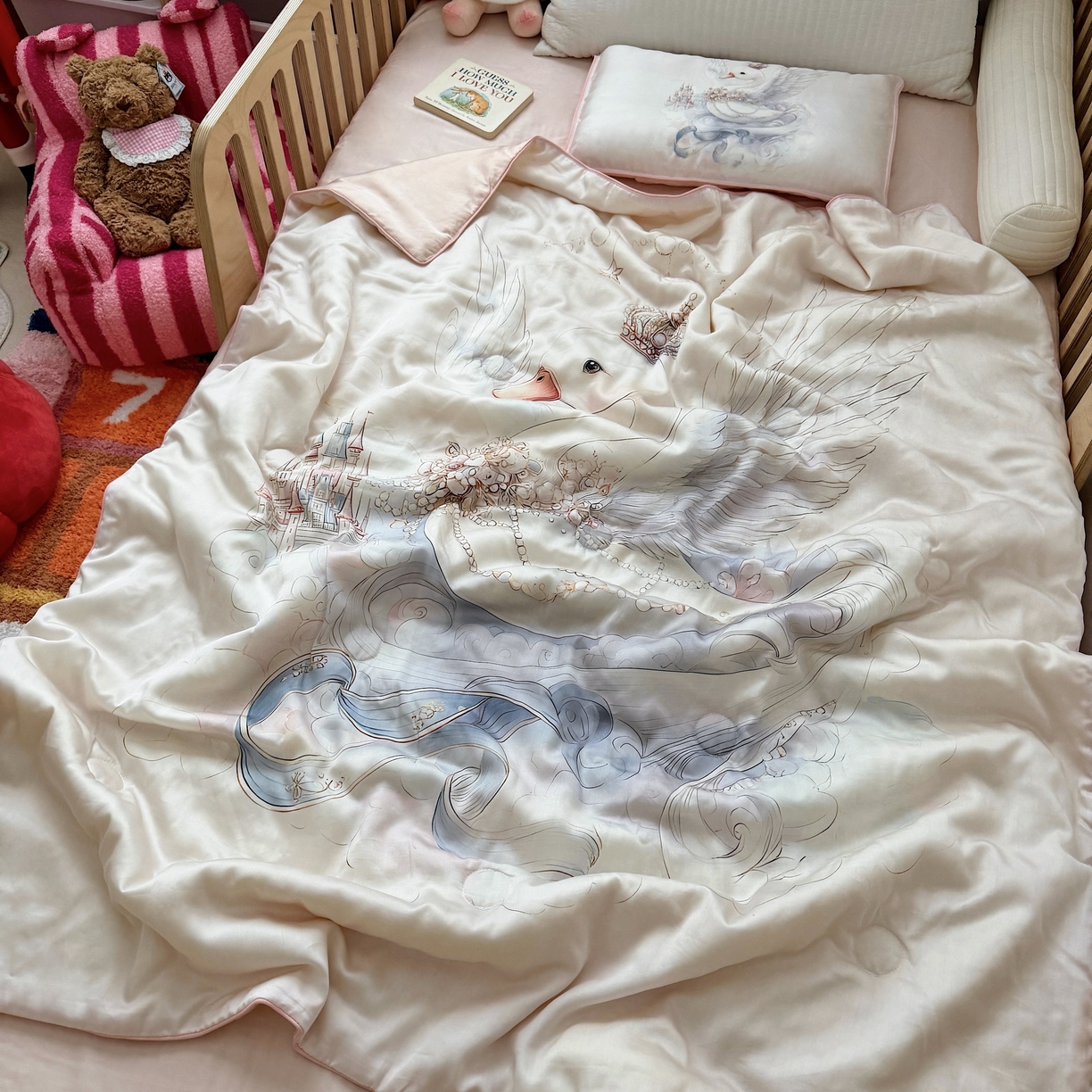 91家纺网 家纺一手货源 找家纺 萌宝家纺 2026新款60S兰精天丝儿童夏被幼儿园大豆夏凉被三件套 天鹅公主