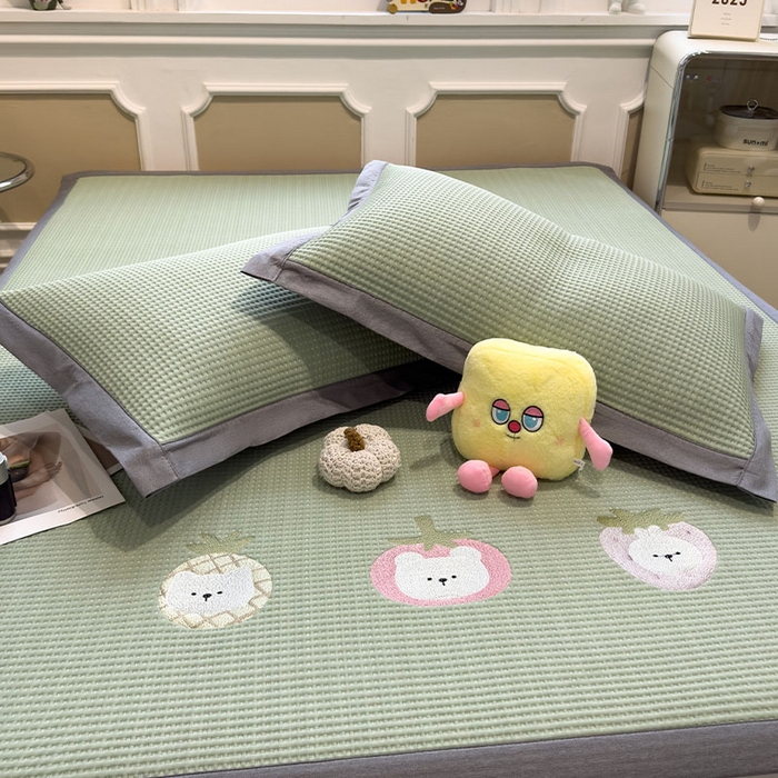 91家纺网 家纺一手货源 找家纺 宜派家纺 2026新款乙纶冰豆豆凉席卡通刺绣印花小红书爆款凉豆豆绣花床席凉感值过0.21冰丝席 奶冻喵-果绿-床席