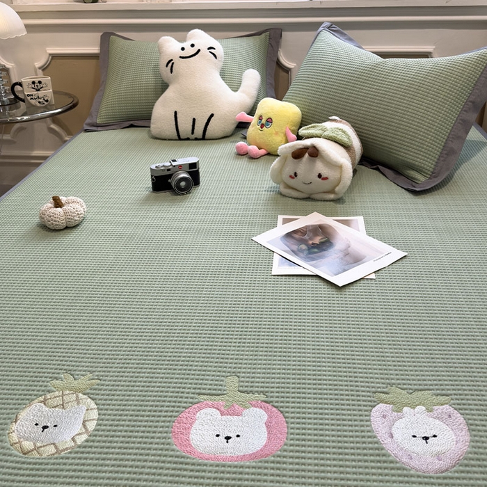 91家纺网 家纺一手货源 找家纺 宜派家纺 2026新款乙纶冰豆豆凉席卡通刺绣印花小红书爆款凉豆豆绣花床席凉感值过0.21冰丝席 奶冻喵-果绿-床席