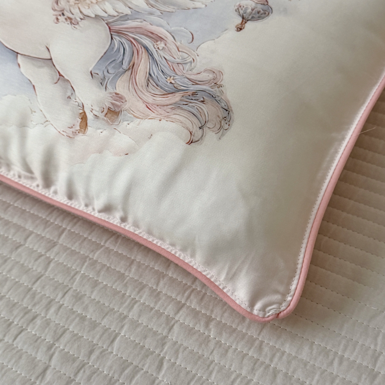 91家纺网 家纺一手货源 找家纺 萌宝家纺 2026新款60S兰精天丝儿童枕套幼儿园枕头 独角小马