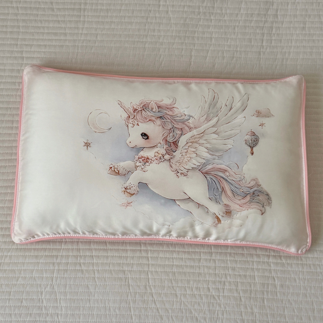 91家纺网 家纺一手货源 找家纺 萌宝家纺 2026新款60S兰精天丝儿童枕套幼儿园枕头 独角小马