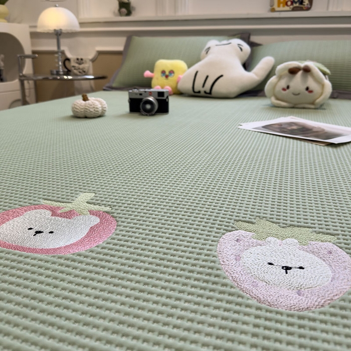 91家纺网 家纺一手货源 找家纺 宜派家纺 2026新款乙纶冰豆豆凉席卡通刺绣印花小红书爆款凉豆豆绣花床席凉感值过0.21冰丝席 奶冻喵-果绿-床席