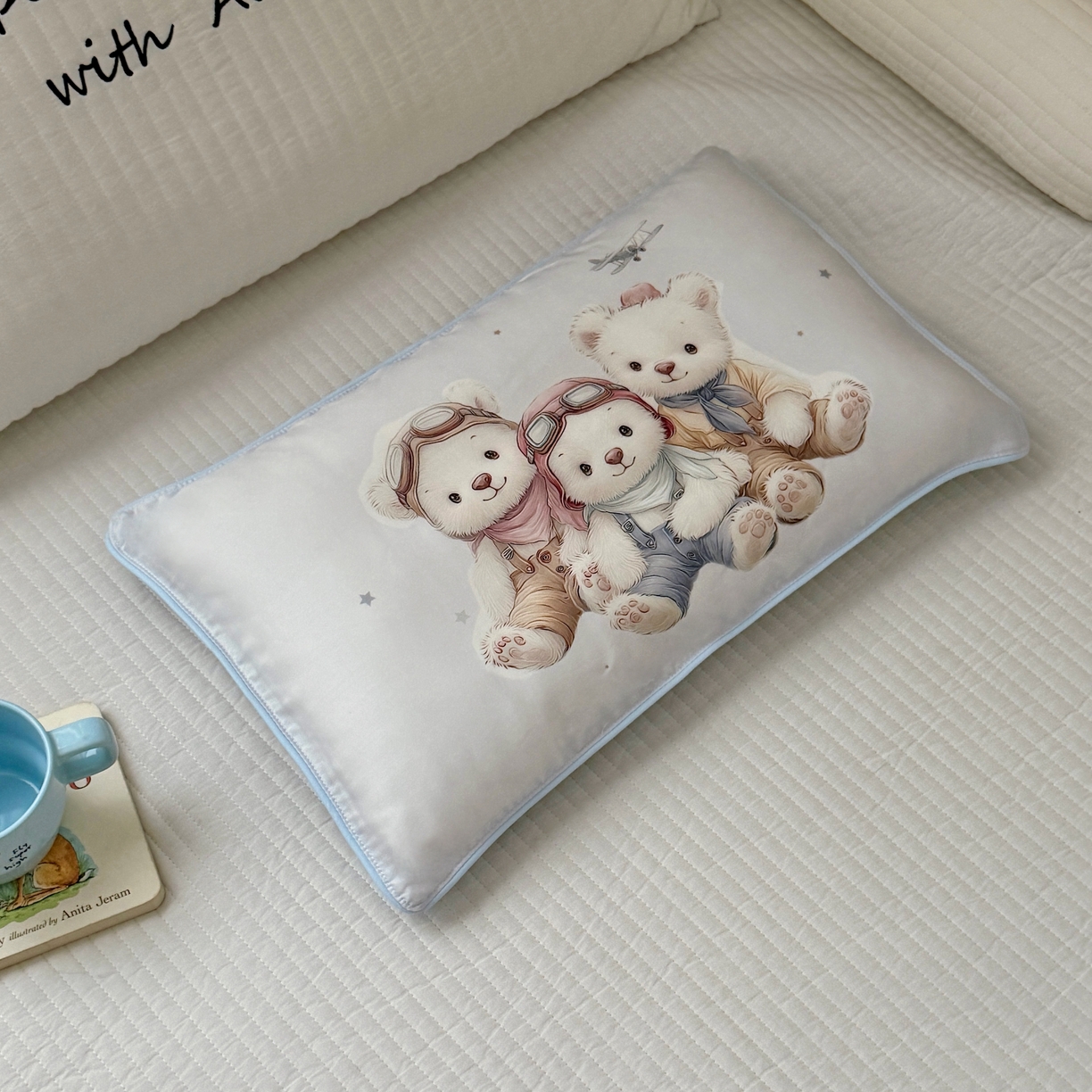 91家纺网 家纺一手货源 找家纺 萌宝家纺 2026新款60S兰精天丝儿童枕套幼儿园枕头 飞机小熊