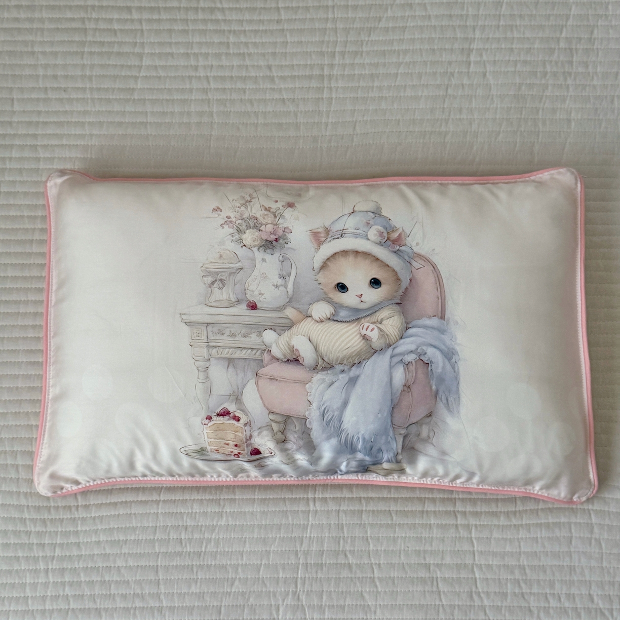 91家纺网 家纺一手货源 找家纺 萌宝家纺 2026新款60S兰精天丝儿童枕套幼儿园枕头 淑女小猫