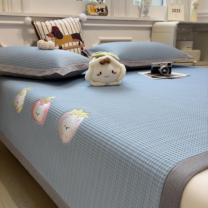91家纺网 家纺一手货源 找家纺 宜派家纺 2026新款乙纶冰豆豆凉席卡通刺绣印花小红书爆款凉豆豆绣花床席凉感值过0.21冰丝席 奶冻喵-蓝-床席