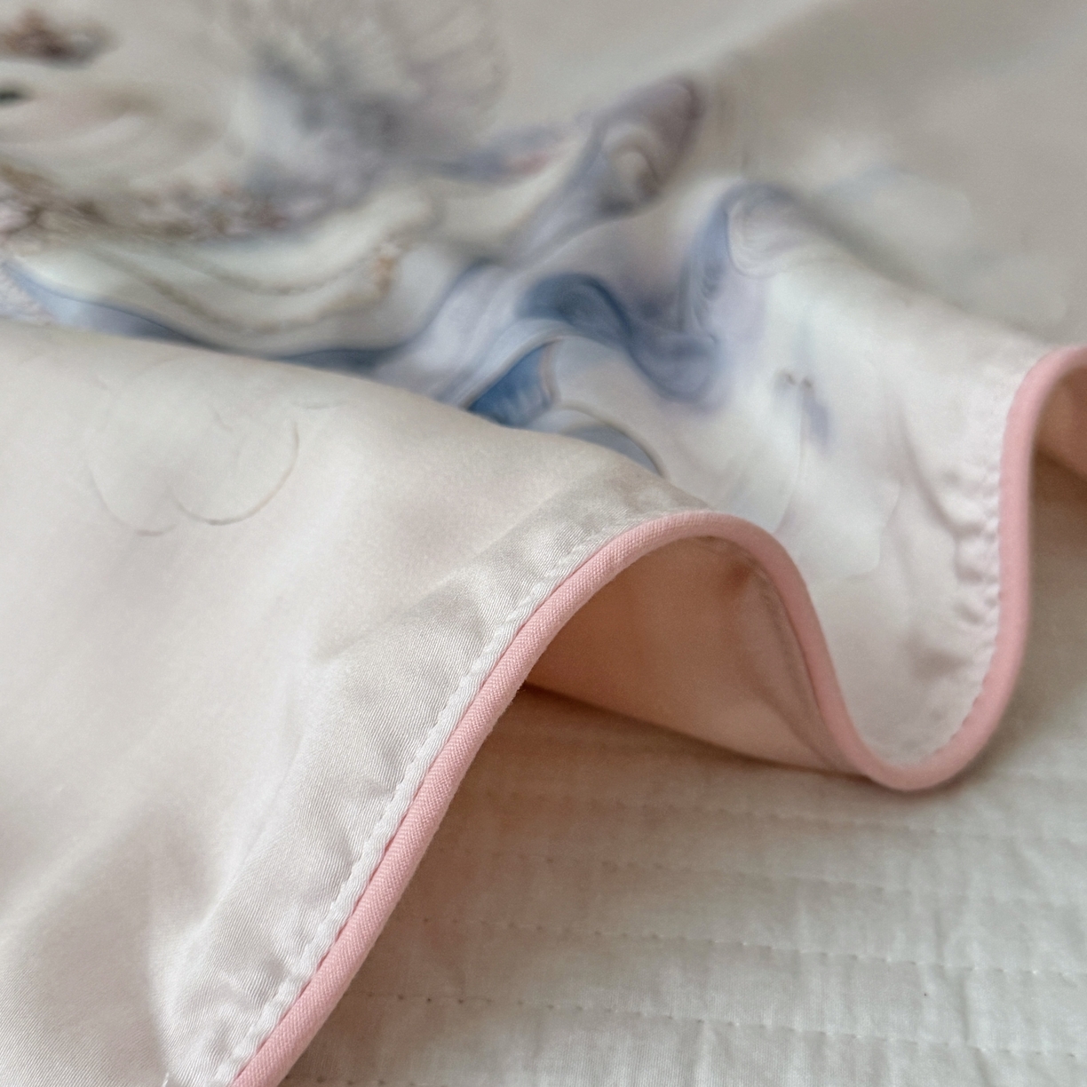 91家纺网 家纺一手货源 找家纺 萌宝家纺 2026新款60S兰精天丝儿童枕套幼儿园枕头 天鹅公主