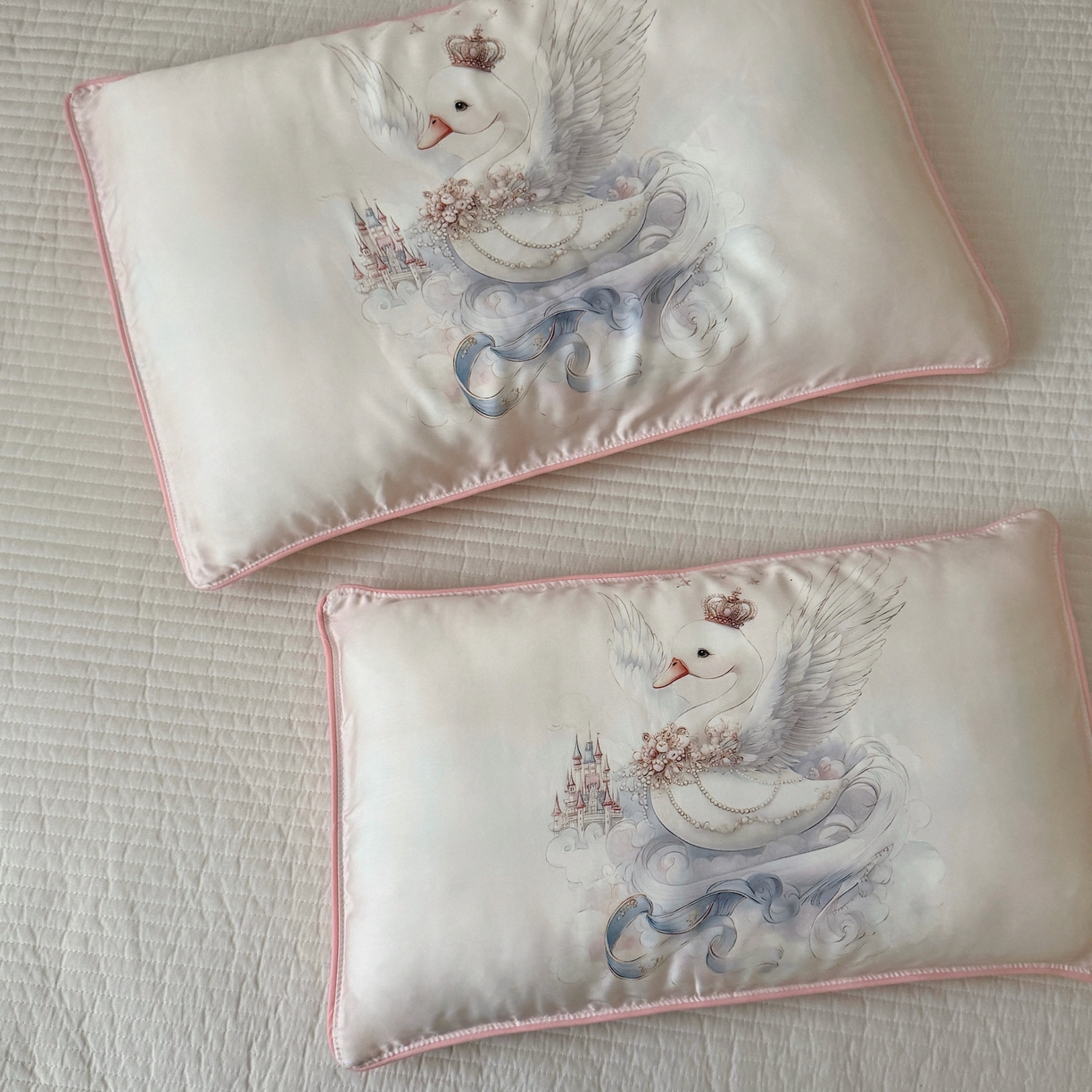 91家纺网 家纺一手货源 找家纺 萌宝家纺 2026新款60S兰精天丝儿童枕套幼儿园枕头 天鹅公主