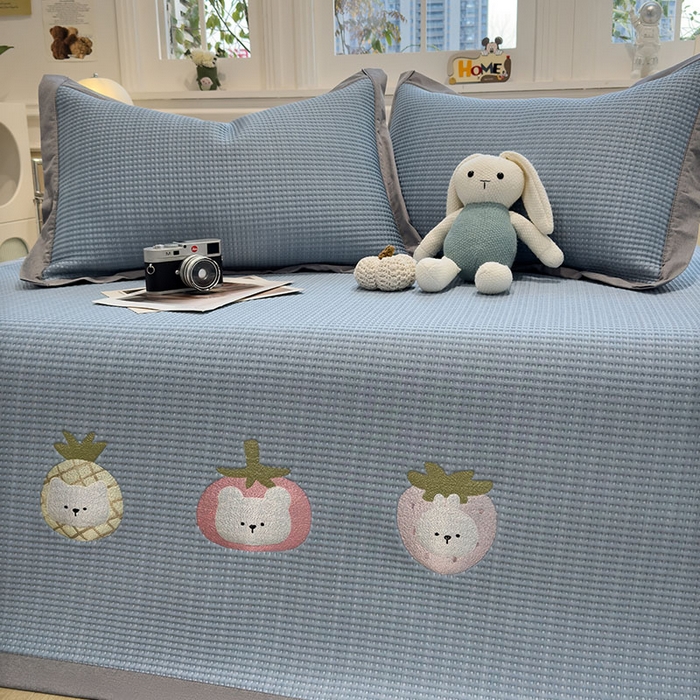 91家纺网 家纺一手货源 找家纺 宜派家纺 2026新款乙纶冰豆豆凉席卡通刺绣印花小红书爆款凉豆豆绣花床席凉感值过0.21冰丝席 奶冻喵-蓝-床席