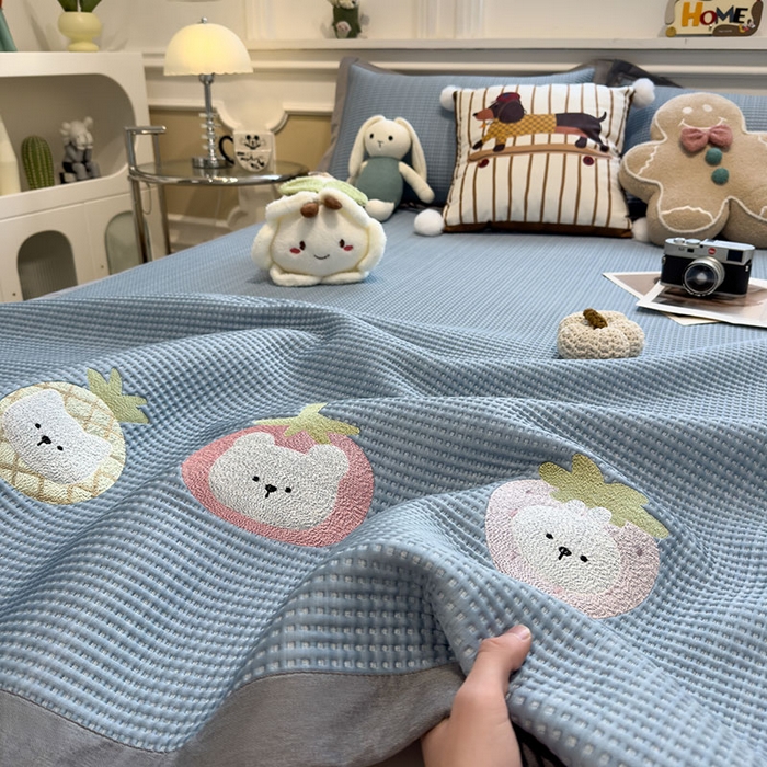 91家纺网 家纺一手货源 找家纺 宜派家纺 2026新款乙纶冰豆豆凉席卡通刺绣印花小红书爆款凉豆豆绣花床席凉感值过0.21冰丝席 奶冻喵-蓝-床席