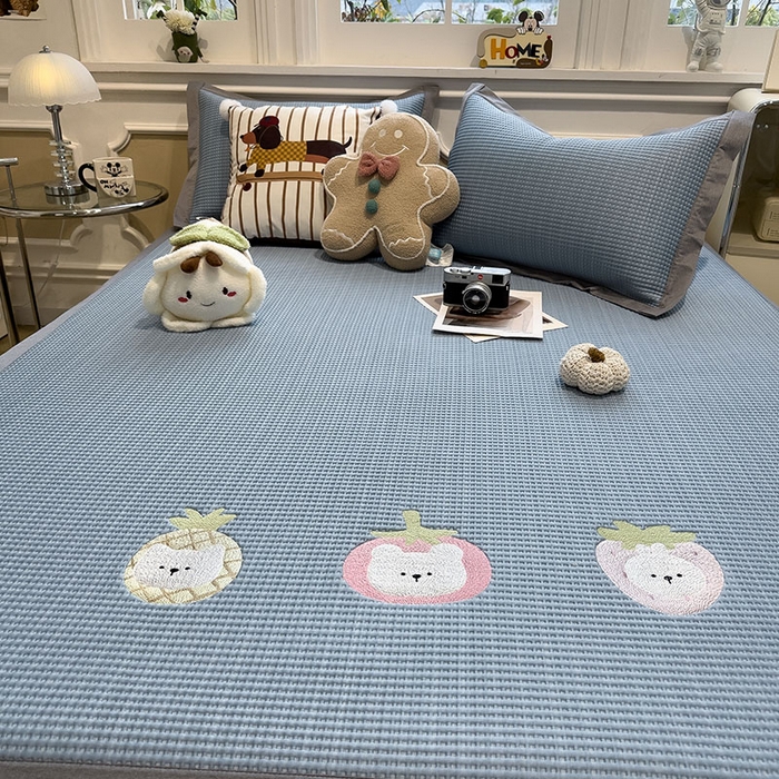 91家纺网 家纺一手货源 找家纺 宜派家纺 2026新款乙纶冰豆豆凉席卡通刺绣印花小红书爆款凉豆豆绣花床席凉感值过0.21冰丝席 奶冻喵-蓝-床席