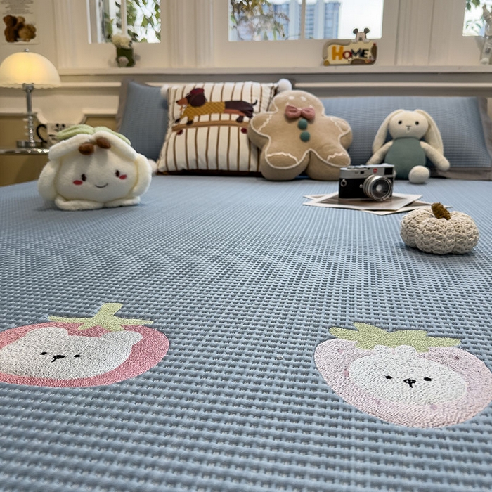 91家纺网 家纺一手货源 找家纺 宜派家纺 2026新款乙纶冰豆豆凉席卡通刺绣印花小红书爆款凉豆豆绣花床席凉感值过0.21冰丝席 奶冻喵-蓝-床席