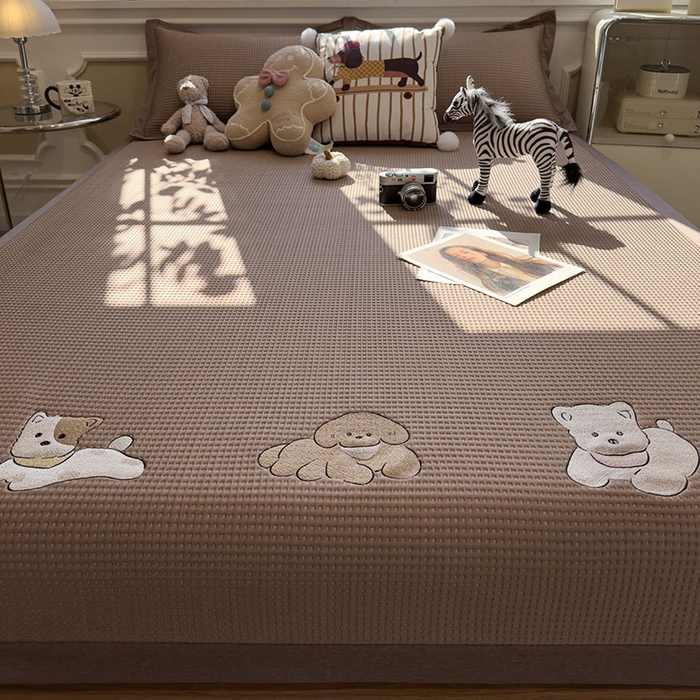 91家纺网 家纺一手货源 找家纺 宜派家纺 2026新款乙纶冰豆豆凉席卡通刺绣印花小红书爆款凉豆豆绣花床席凉感值过0.21冰丝席 躺躺岛-咖-床席