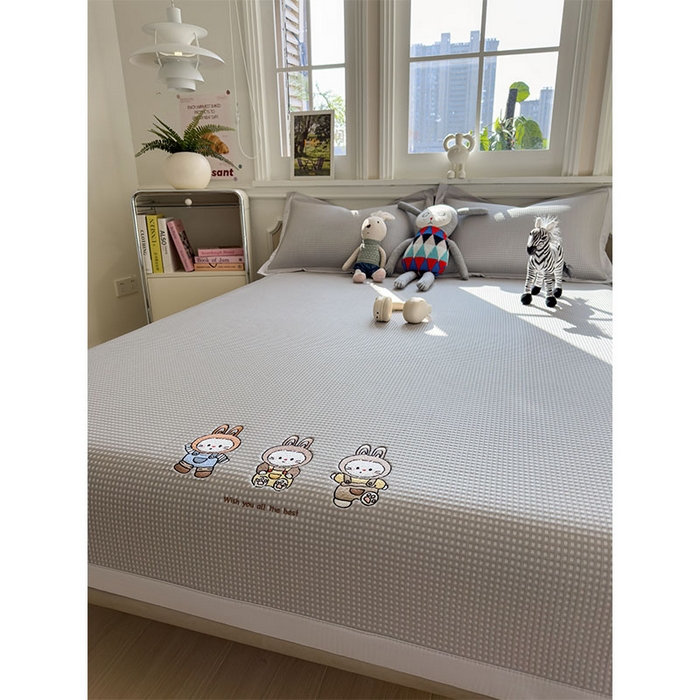 91家纺网 家纺一手货源 找家纺 宜派家纺 2026新款乙纶冰豆豆凉席卡通刺绣印花小红书爆款凉豆豆绣花床席凉感值过0.21冰丝席 兔免星人-床席