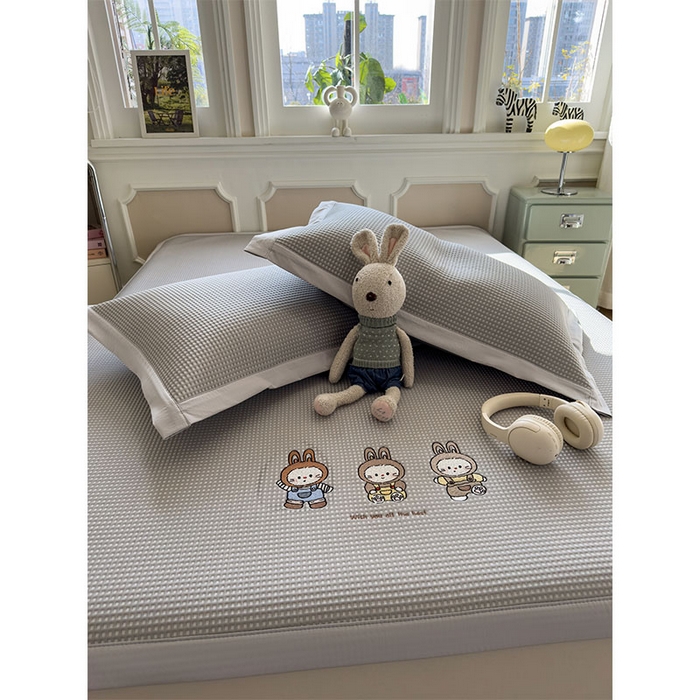 91家纺网 家纺一手货源 找家纺 宜派家纺 2026新款乙纶冰豆豆凉席卡通刺绣印花小红书爆款凉豆豆绣花床席凉感值过0.21冰丝席 兔免星人-床席