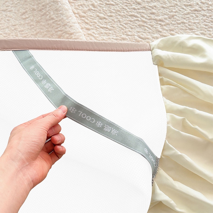 91家纺网 家纺一手货源 找家纺 宜派家纺 2026新款夏季凉感公主风冰豆豆花边凉席床裙款凉感值过0.21三件套可机洗冰丝空调软席子 豆豆物语-芭蕾粉-床裙