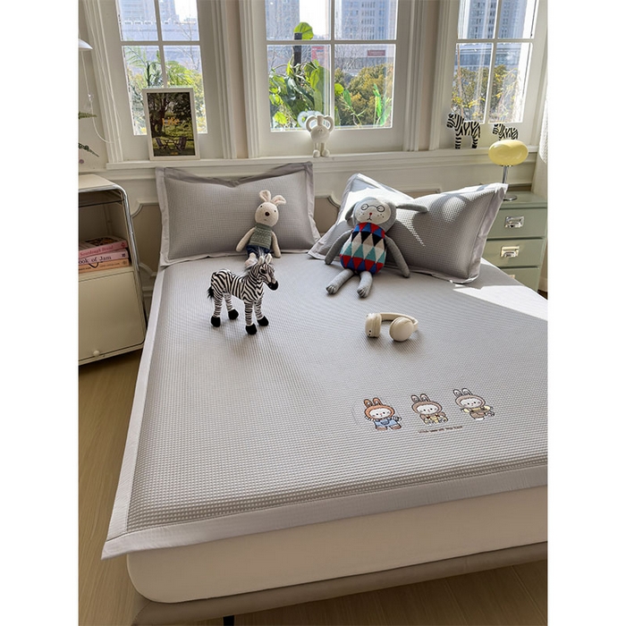 91家纺网 家纺一手货源 找家纺 宜派家纺 2026新款乙纶冰豆豆凉席卡通刺绣印花小红书爆款凉豆豆绣花床席凉感值过0.21冰丝席 兔免星人-床席