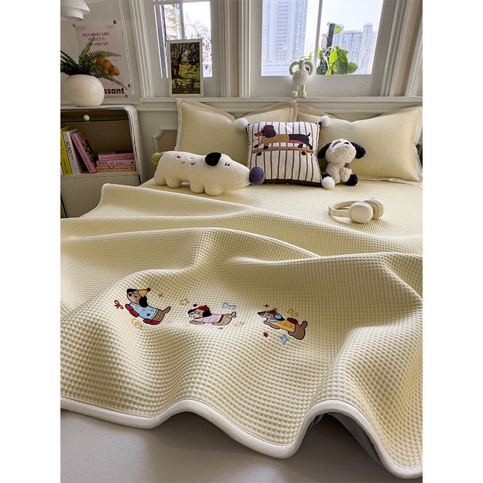 91家纺网 家纺一手货源 找家纺 宜派家纺 2026新款乙纶冰豆豆凉席卡通刺绣印花小红书爆款凉豆豆绣花床席凉感值过0.21冰丝席 趣味腊肠狗-床笠