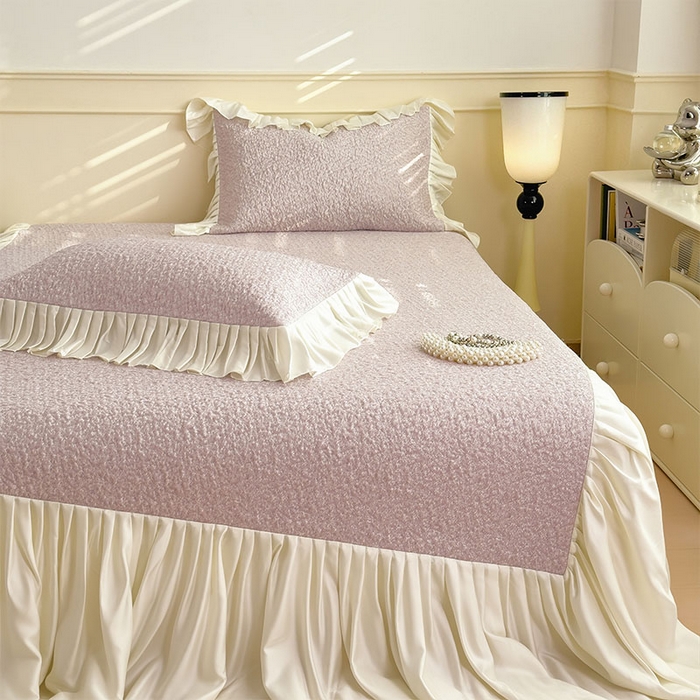 91家纺网 家纺一手货源 找家纺 宜派家纺 2026新款夏季凉感公主风冰豆豆花边凉席床裙款凉感值过0.21三件套可机洗冰丝空调软席子 豆豆物语-流连紫-床裙