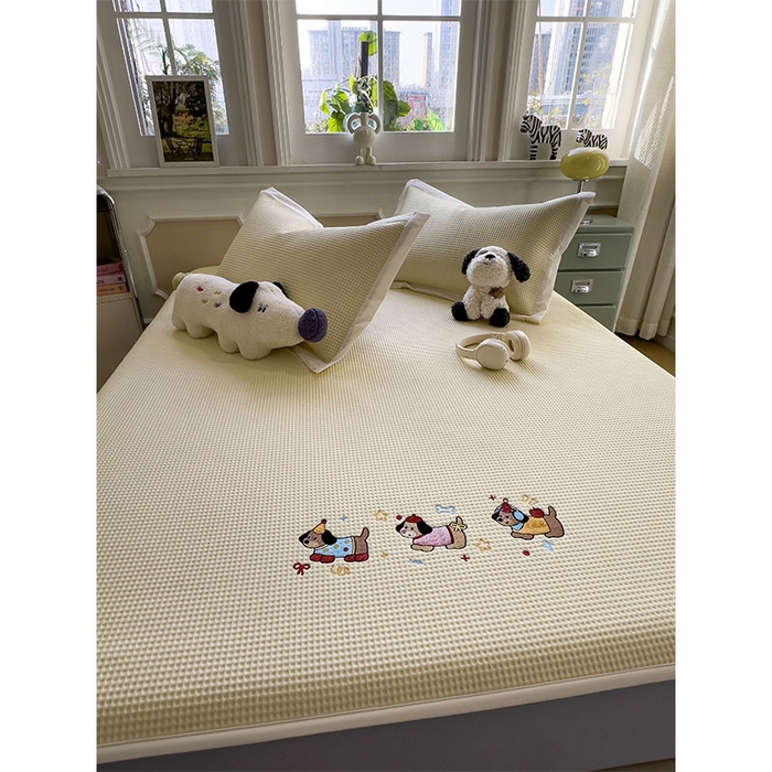 91家纺网 家纺一手货源 找家纺 宜派家纺 2026新款乙纶冰豆豆凉席卡通刺绣印花小红书爆款凉豆豆绣花床席凉感值过0.21冰丝席 趣味腊肠狗-床笠