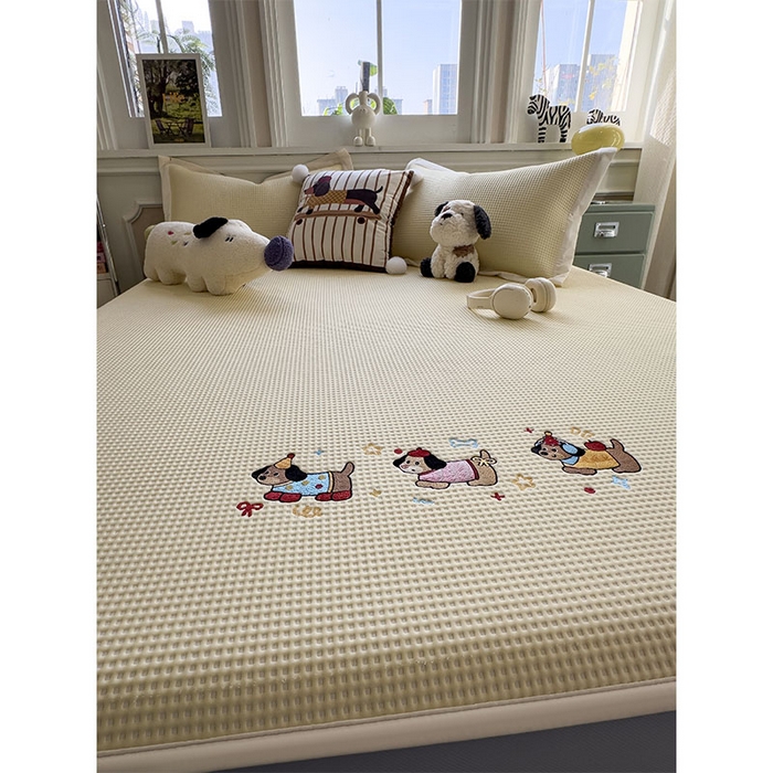 91家纺网 家纺一手货源 找家纺 宜派家纺 2026新款乙纶冰豆豆凉席卡通刺绣印花小红书爆款凉豆豆绣花床席凉感值过0.21冰丝席 趣味腊肠狗-床笠