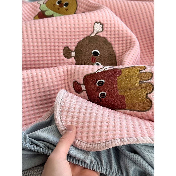 91家纺网 家纺一手货源 找家纺 宜派家纺 2026新款乙纶冰豆豆凉席卡通刺绣印花小红书爆款凉豆豆绣花床席凉感值过0.21冰丝席 可可喵派-床笠