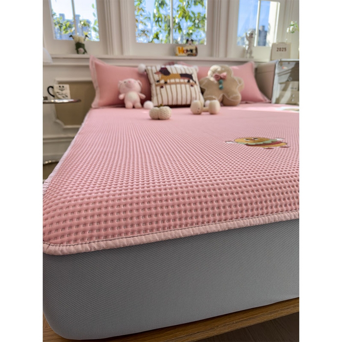 91家纺网 家纺一手货源 找家纺 宜派家纺 2026新款乙纶冰豆豆凉席卡通刺绣印花小红书爆款凉豆豆绣花床席凉感值过0.21冰丝席 可可喵派-床笠