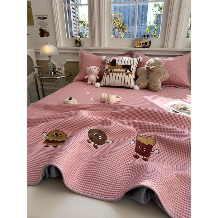 91家纺网 家纺一手货源 找家纺 宜派家纺 2026新款乙纶冰豆豆凉席卡通刺绣印花小红书爆款凉豆豆绣花床席凉感值过0.21冰丝席 可可喵派-床笠