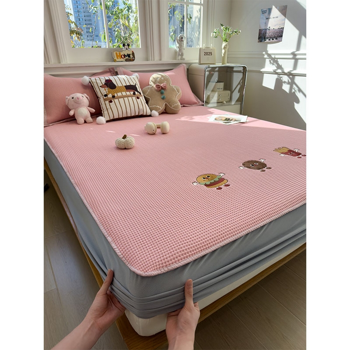 91家纺网 家纺一手货源 找家纺 宜派家纺 2026新款乙纶冰豆豆凉席卡通刺绣印花小红书爆款凉豆豆绣花床席凉感值过0.21冰丝席 可可喵派-床笠