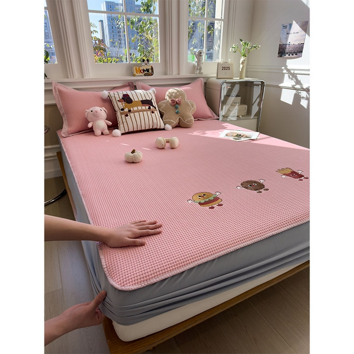 91家纺网 家纺一手货源 找家纺 宜派家纺 2026新款乙纶冰豆豆凉席卡通刺绣印花小红书爆款凉豆豆绣花床席凉感值过0.21冰丝席 可可喵派-床笠