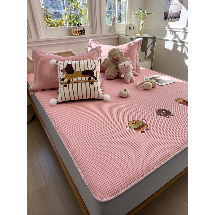 91家纺网 家纺一手货源 找家纺 宜派家纺 2026新款乙纶冰豆豆凉席卡通刺绣印花小红书爆款凉豆豆绣花床席凉感值过0.21冰丝席 可可喵派-床笠