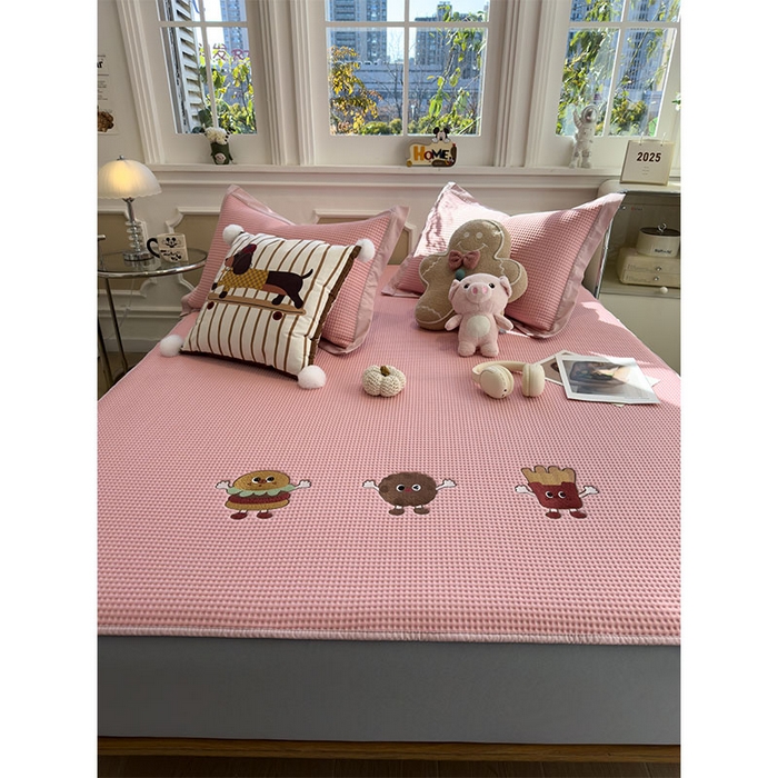 91家纺网 家纺一手货源 找家纺 宜派家纺 2026新款乙纶冰豆豆凉席卡通刺绣印花小红书爆款凉豆豆绣花床席凉感值过0.21冰丝席 可可喵派-床笠