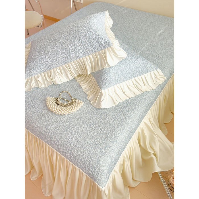 91家纺网 家纺一手货源 找家纺 宜派家纺 2026新款夏季凉感公主风冰豆豆花边凉席床裙款凉感值过0.21三件套可机洗冰丝空调软席子 豆豆物语-天空蓝-床裙