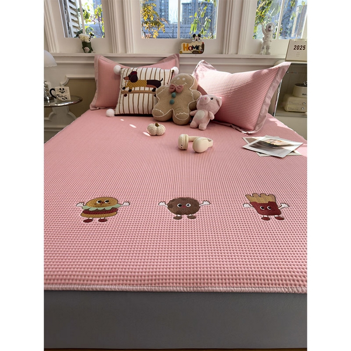 91家纺网 家纺一手货源 找家纺 宜派家纺 2026新款乙纶冰豆豆凉席卡通刺绣印花小红书爆款凉豆豆绣花床席凉感值过0.21冰丝席 可可喵派-床笠