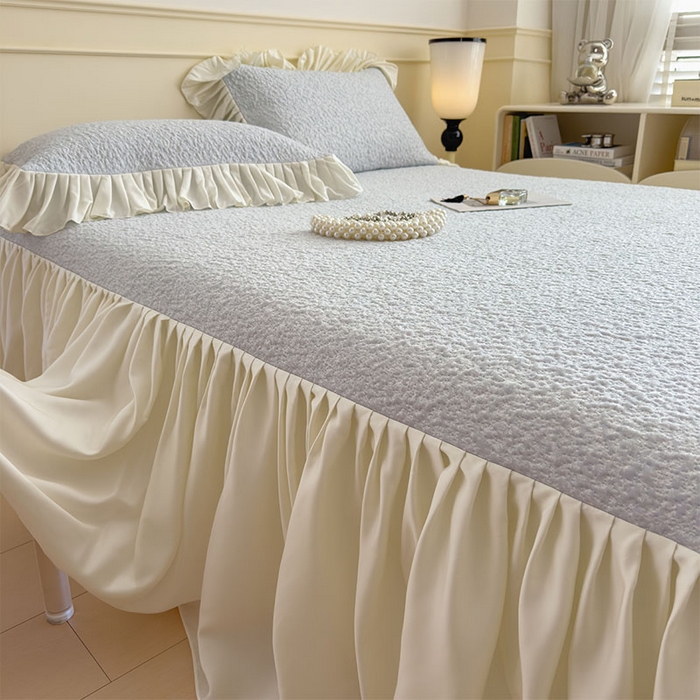 91家纺网 家纺一手货源 找家纺 宜派家纺 2026新款夏季凉感公主风冰豆豆花边凉席床裙款凉感值过0.21三件套可机洗冰丝空调软席子 豆豆物语-微微蓝-床裙