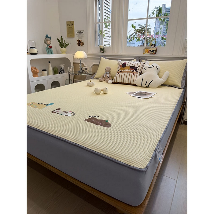 91家纺网 家纺一手货源 找家纺 宜派家纺 2026新款乙纶冰豆豆凉席卡通刺绣印花小红书爆款凉豆豆绣花床席凉感值过0.21冰丝席 懒懒小憩-床笠