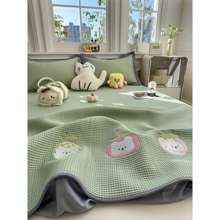 91家纺网 家纺一手货源 找家纺 宜派家纺 2026新款乙纶冰豆豆凉席卡通刺绣印花小红书爆款凉豆豆绣花床席凉感值过0.21冰丝席 奶冻喵-果绿-床笠