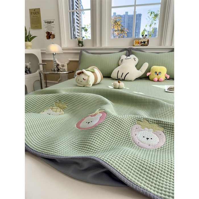 91家纺网 家纺一手货源 找家纺 宜派家纺 2026新款乙纶冰豆豆凉席卡通刺绣印花小红书爆款凉豆豆绣花床席凉感值过0.21冰丝席 奶冻喵-果绿-床笠