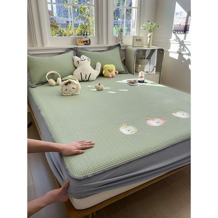 91家纺网 家纺一手货源 找家纺 宜派家纺 2026新款乙纶冰豆豆凉席卡通刺绣印花小红书爆款凉豆豆绣花床席凉感值过0.21冰丝席 奶冻喵-果绿-床笠