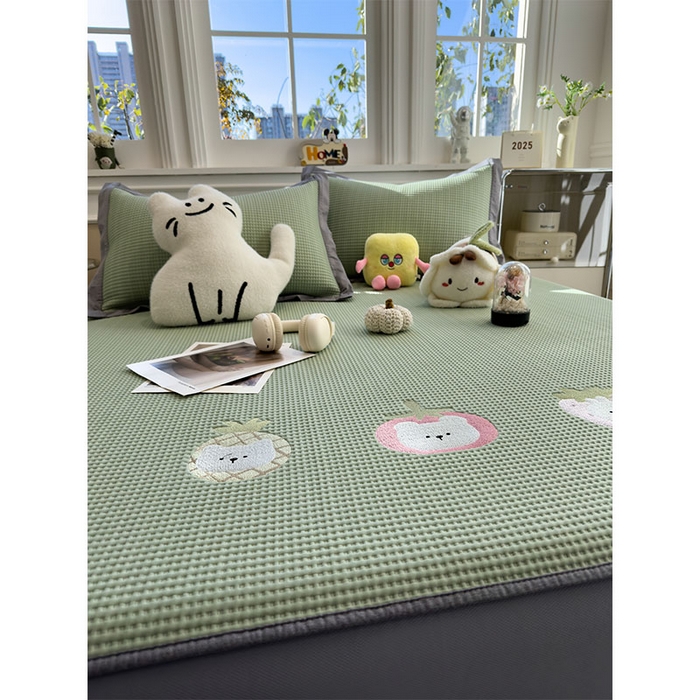 91家纺网 家纺一手货源 找家纺 宜派家纺 2026新款乙纶冰豆豆凉席卡通刺绣印花小红书爆款凉豆豆绣花床席凉感值过0.21冰丝席 奶冻喵-果绿-床笠