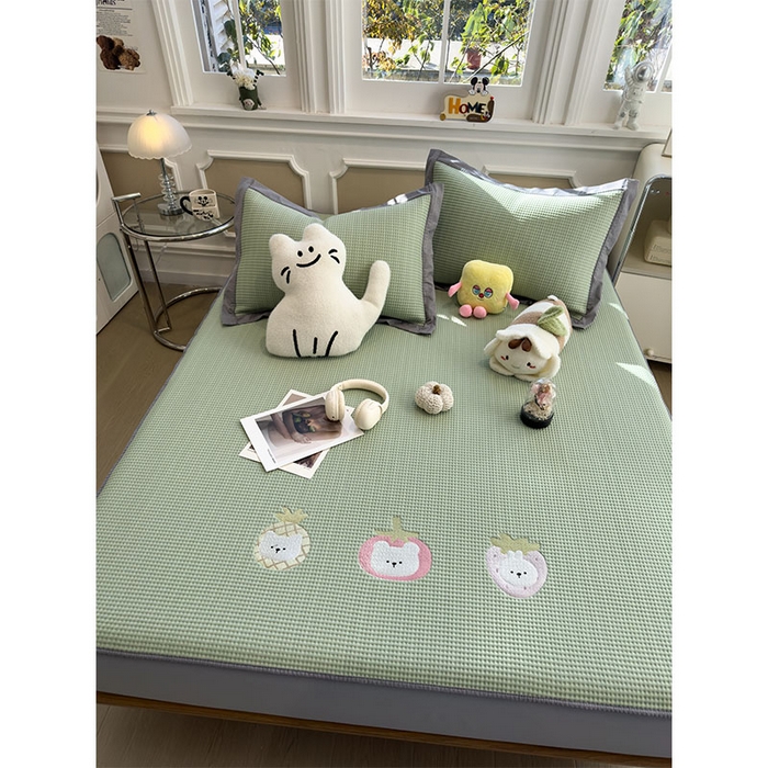 91家纺网 家纺一手货源 找家纺 宜派家纺 2026新款乙纶冰豆豆凉席卡通刺绣印花小红书爆款凉豆豆绣花床席凉感值过0.21冰丝席 奶冻喵-果绿-床笠