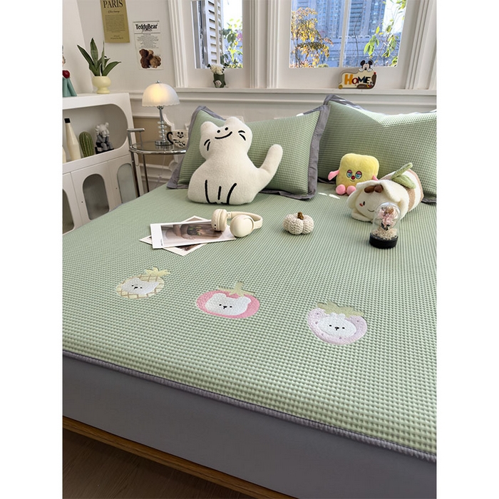 91家纺网 家纺一手货源 找家纺 宜派家纺 2026新款乙纶冰豆豆凉席卡通刺绣印花小红书爆款凉豆豆绣花床席凉感值过0.21冰丝席 奶冻喵-果绿-床笠