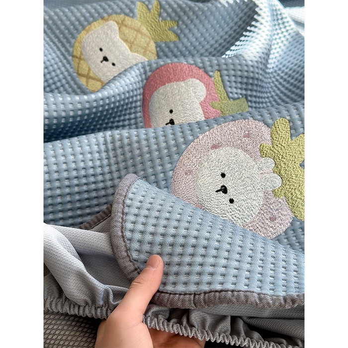 91家纺网 家纺一手货源 找家纺 宜派家纺 2026新款乙纶冰豆豆凉席卡通刺绣印花小红书爆款凉豆豆绣花床席凉感值过0.21冰丝席 奶冻喵-蓝-床笠