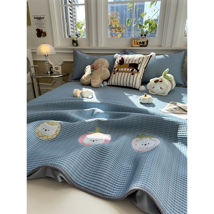 91家纺网 家纺一手货源 找家纺 宜派家纺 2026新款乙纶冰豆豆凉席卡通刺绣印花小红书爆款凉豆豆绣花床席凉感值过0.21冰丝席 奶冻喵-蓝-床笠