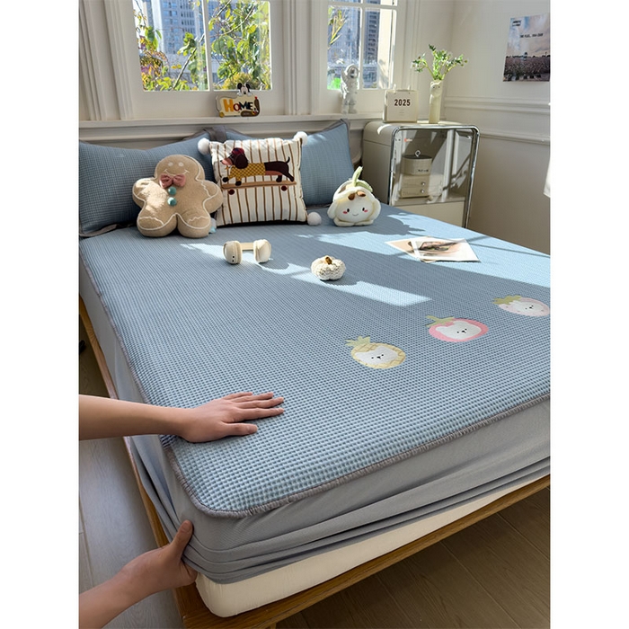 91家纺网 家纺一手货源 找家纺 宜派家纺 2026新款乙纶冰豆豆凉席卡通刺绣印花小红书爆款凉豆豆绣花床席凉感值过0.21冰丝席 奶冻喵-蓝-床笠