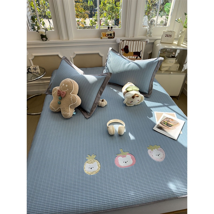 91家纺网 家纺一手货源 找家纺 宜派家纺 2026新款乙纶冰豆豆凉席卡通刺绣印花小红书爆款凉豆豆绣花床席凉感值过0.21冰丝席 奶冻喵-蓝-床笠