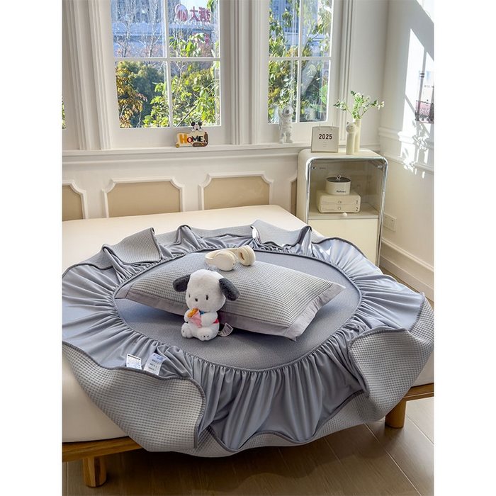 91家纺网 家纺一手货源 找家纺 宜派家纺 2026新款乙纶冰豆豆凉席卡通刺绣印花小红书爆款凉豆豆绣花床席凉感值过0.21冰丝席 躺躺岛-灰-床笠