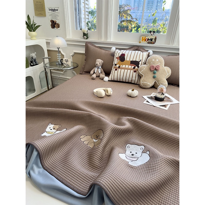 91家纺网 家纺一手货源 找家纺 宜派家纺 2026新款乙纶冰豆豆凉席卡通刺绣印花小红书爆款凉豆豆绣花床席凉感值过0.21冰丝席 躺躺岛-咖-床笠