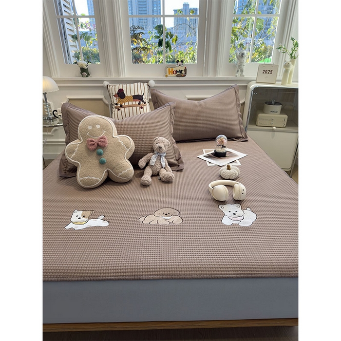 91家纺网 家纺一手货源 找家纺 宜派家纺 2026新款乙纶冰豆豆凉席卡通刺绣印花小红书爆款凉豆豆绣花床席凉感值过0.21冰丝席 躺躺岛-咖-床笠