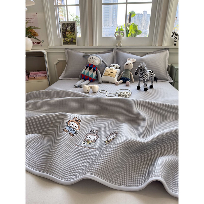 91家纺网 家纺一手货源 找家纺 宜派家纺 2026新款乙纶冰豆豆凉席卡通刺绣印花小红书爆款凉豆豆绣花床席凉感值过0.21冰丝席 兔免星人-床笠