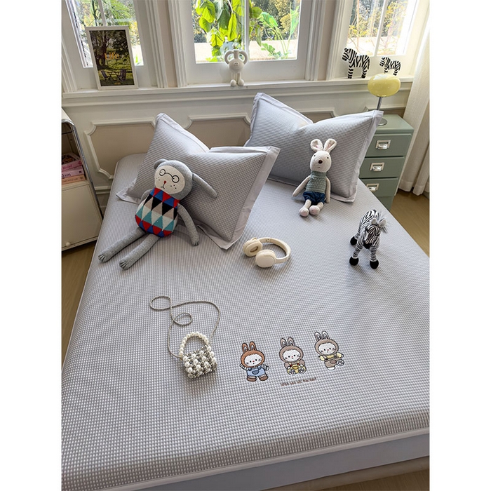 91家纺网 家纺一手货源 找家纺 宜派家纺 2026新款乙纶冰豆豆凉席卡通刺绣印花小红书爆款凉豆豆绣花床席凉感值过0.21冰丝席 兔免星人-床笠